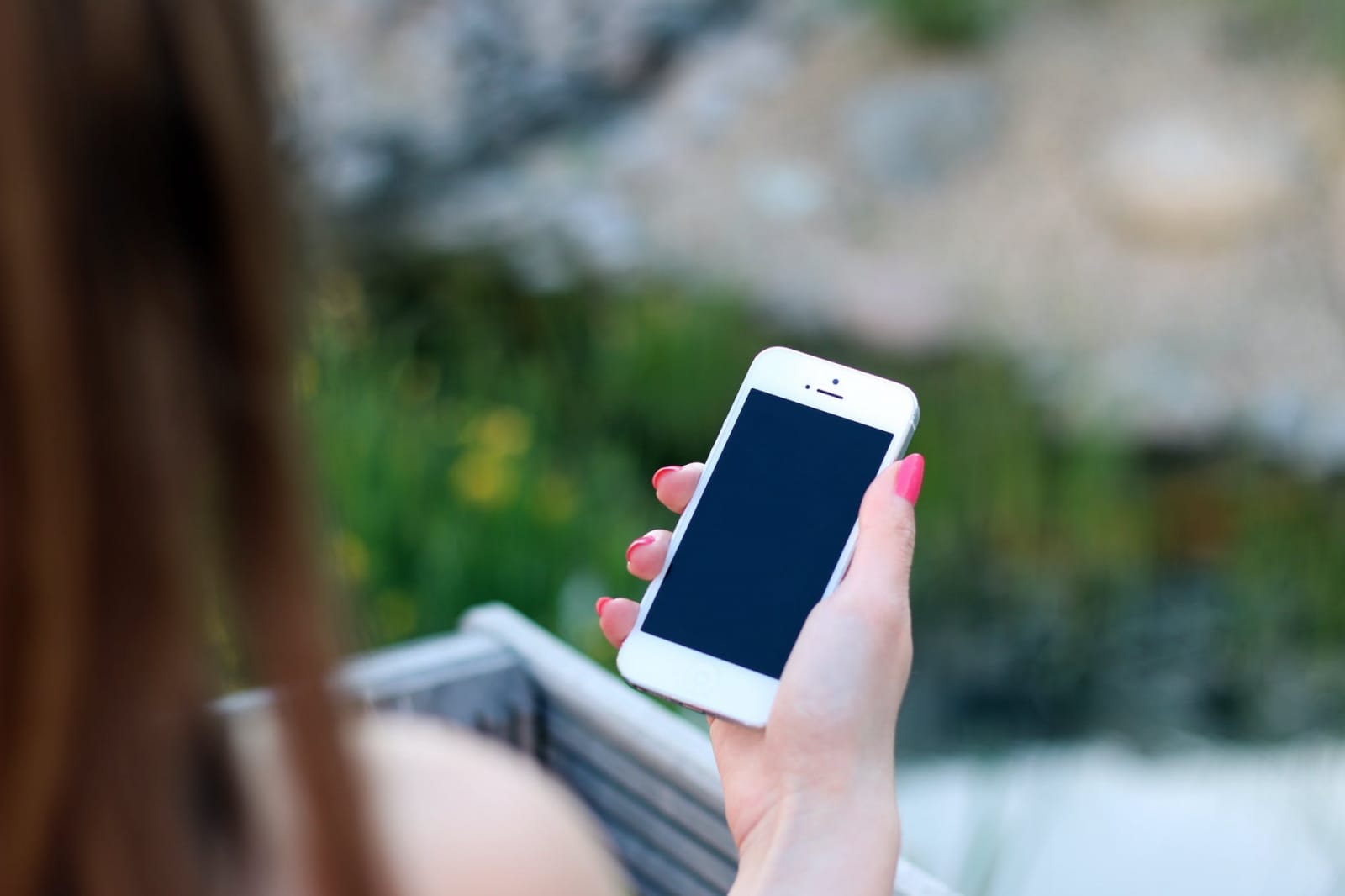 【快訊】iPhone進水無法充電?超狂1招把水全排乾