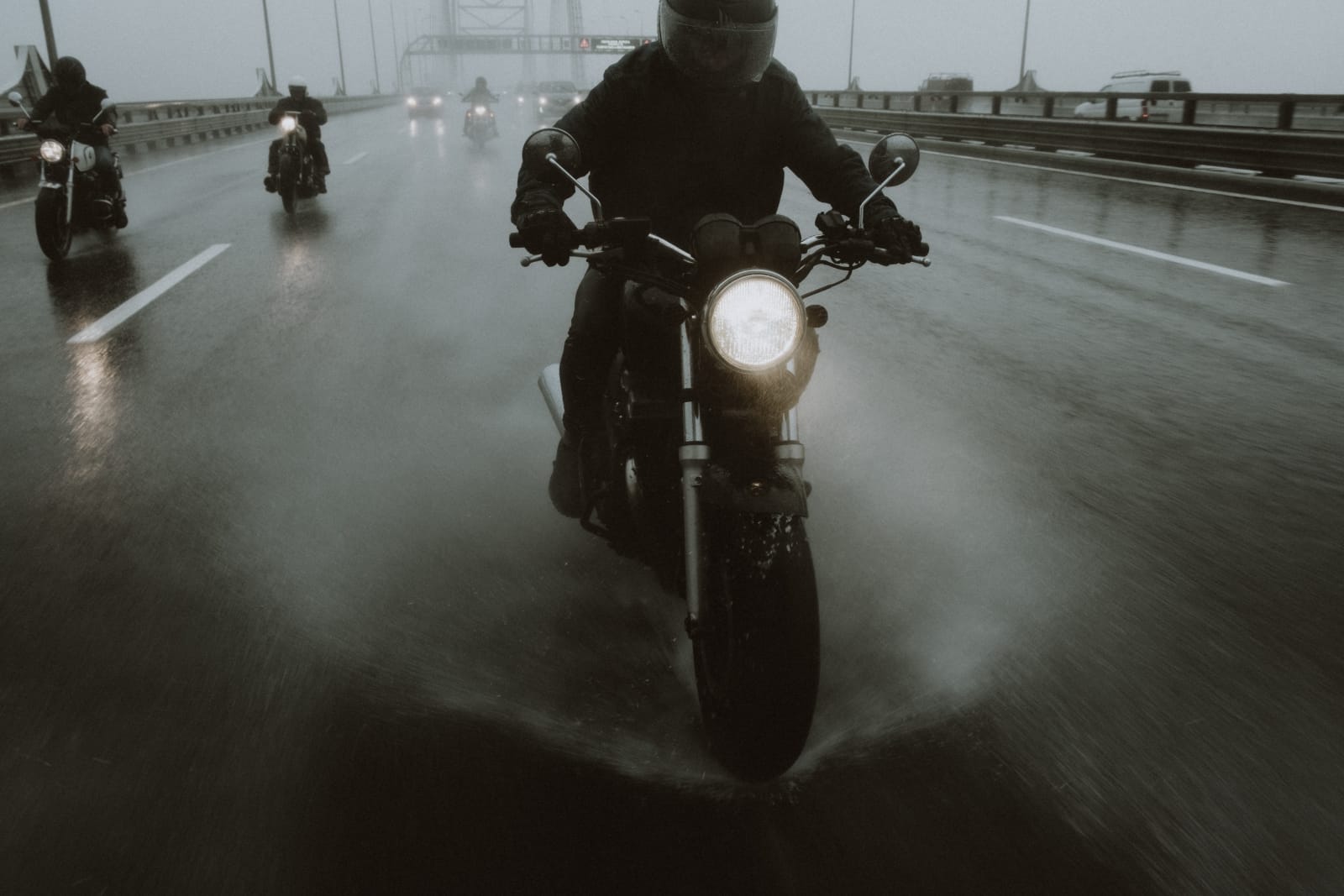 【機車專知】下雨天怎麼辦?下雨天有什麼騎乘技巧?