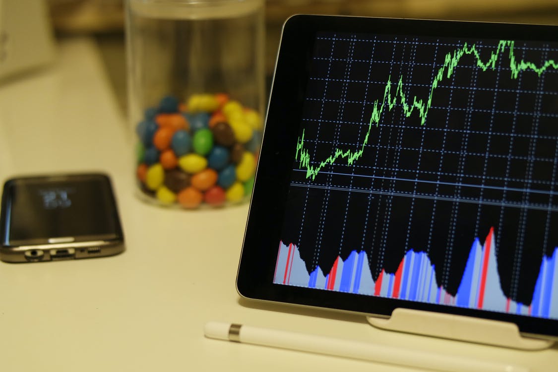 【理財專知】什麼是ETF?真的有比買股票賺?連股神巴菲特都推薦